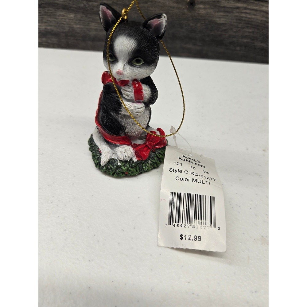 Kohls Christmas Ornament Tuxedo Cat Kitten Red Ribbon Wreath C-KD-51277 Multi